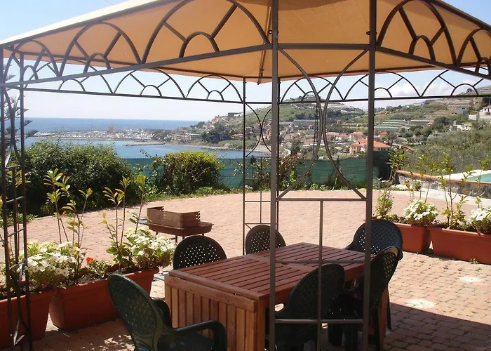 Del Mare Ligure Terme & Piscina A 37 Gradi Lägenhet