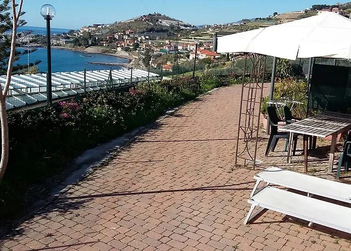 Del Mare Ligure Terme & Piscina A 37 Gradi דירה *